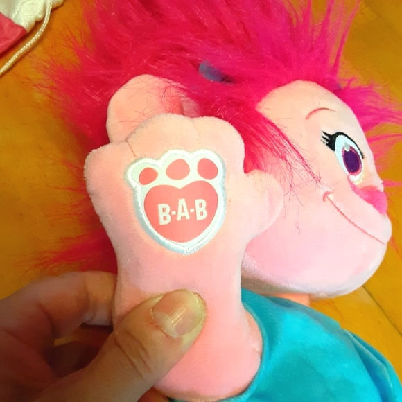 2019 BUILD A BEAR WORKSHOP 25" TROLLS, QUEEN POPPY With Pink B-A-B CINCH SACK. - Picture 6 of 13